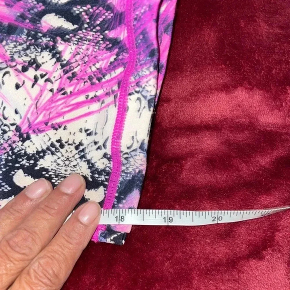 Lululemon wonder under (rare) crop - Picture 6 of 6